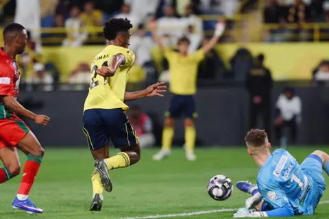 بأقدام كومان وبصمة رونالدو.. النصر يهزم الاتفاق ويحلق في صدارة الدوري السعودي